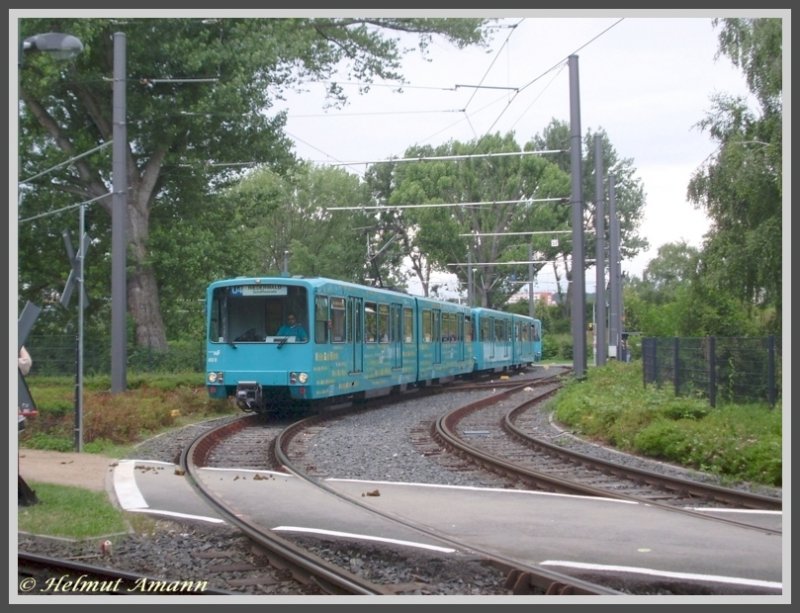 Ausfahrt des 5. Zuges der Linie U4 zur Schfflestrae am 15.06.2008 in der Wagenreihung 459, 463 und 451 des Typs U3 vom Betriebshof Ost auf die Strecke der U7 nach Enkheim. Wenige hundert Meter hinter dem Gleisdreieck mit den Zufahrtsgleisen zum Betriebshof liegt die Station Schfflestrae, die seit 15.06.2008 von der U4 probeweise angefahren wird.