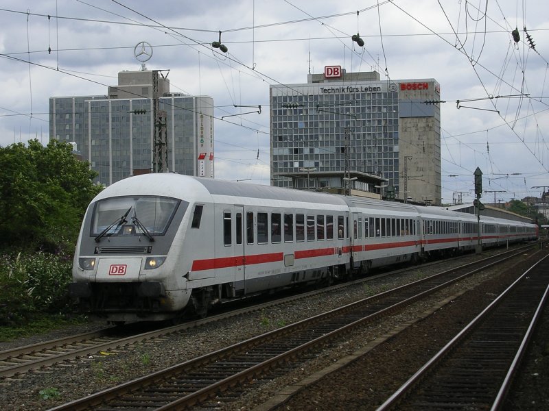 Ausfahrt des IC 2115 von Stralsund nach Stuttgart in umgekehrter Wagenreihung aus dem Essener Hbf.,im Schub die 101 031-3.(18.08.2008)