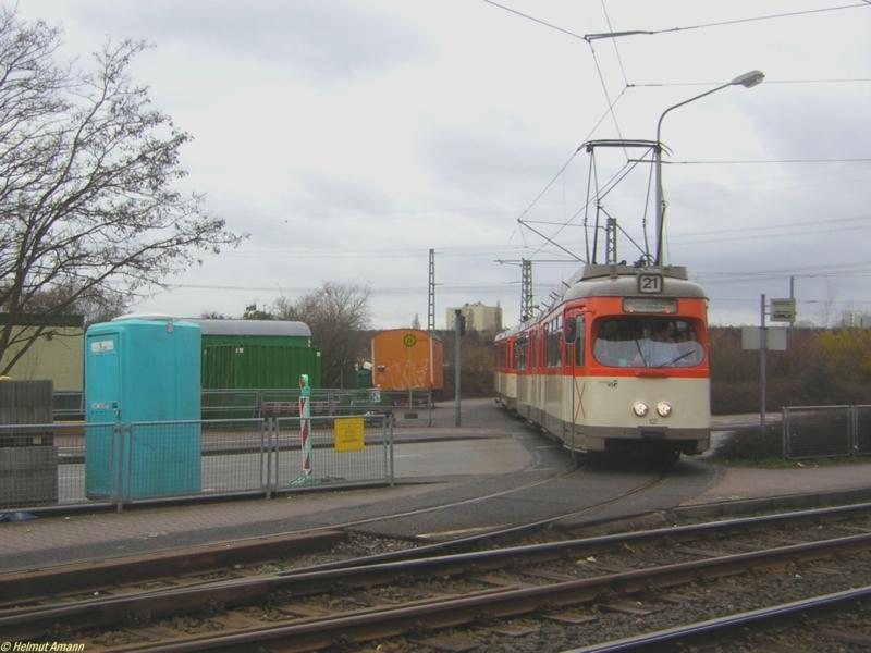 Ausfahrt des Museumszuges der Bauart M-m 102-1804 aus der Wendeschleife an der Haltestelle Mnchhofstrae in Fahrtrichtung Hauptbahnhof. Seit 08.04.2006 existiert diese Wendeschleife nicht mehr, die an der Mnchhofstrae endende Linie 21 setzt seitdem auf der neuen Umsetzanlage um, die zwischen den Streckengleisen liegt.