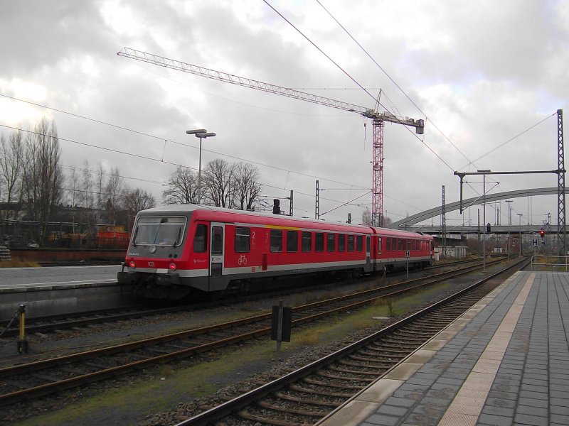 Ausfahrt des vorderen Triebzuges der RB 21813 Kiel Hbf - Lneburg aus Lbeck Hbf. Der Zug wird in Lbeck Hbf getrennt, wobei der vordere Triebwagen in Lbeck bleibt. Lbeck Hbf 20.12.08.