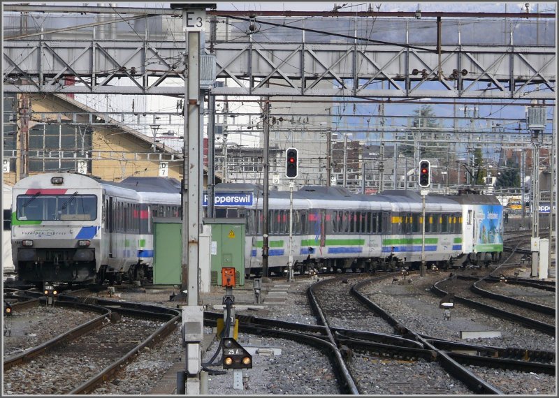 Ausfahrt eines Voralpenexpress der Sdostbahn aus dem Bahnhof Rapperswil Richtung St.Gallen. (18.03.2008)