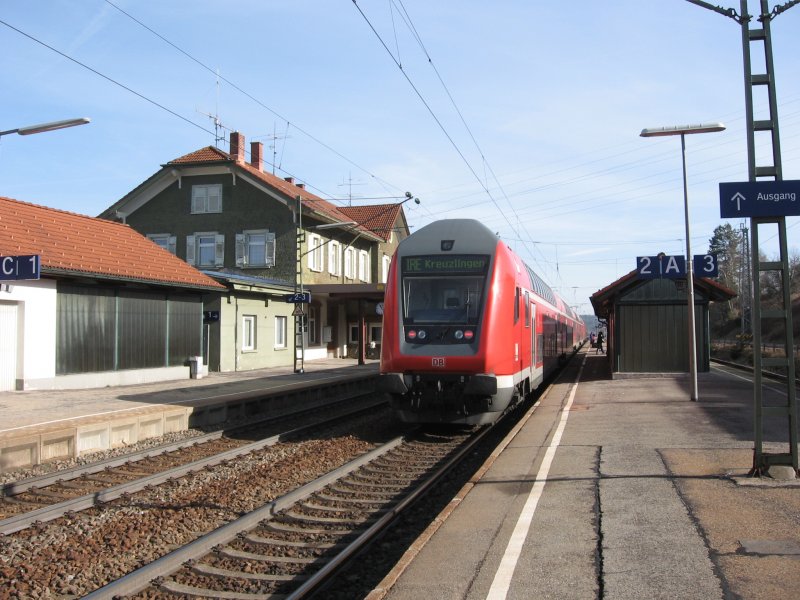 Ausfahrt IRE nach Kreuzlingen aus dem Bahnhof St.Georgen/Schwarzwald am 20.2.07.