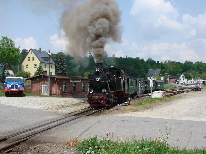 Ausfahrt der Lok 20 der Mannsfelder Bergbahn mit dem Traditionszug nach Oberwiesenthal in Hammerunterwiesenthal am 31.05.2008