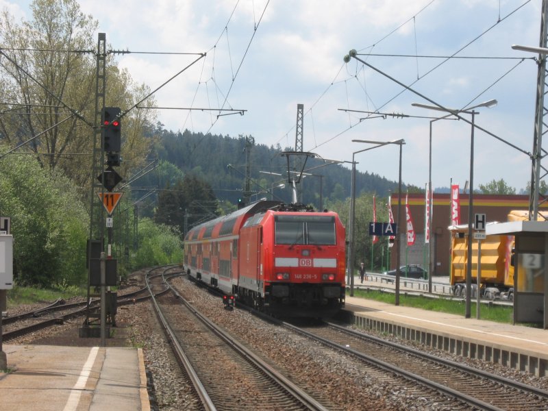 Ausfahrt RE 4712 mit BR 146 236-5 als Scublok aus dem Bahnhof St.Georgen am 6.5.07