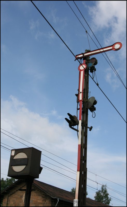 Ausfahrtsignal und Rangiersignal in Kreuztal. (11.08.07)