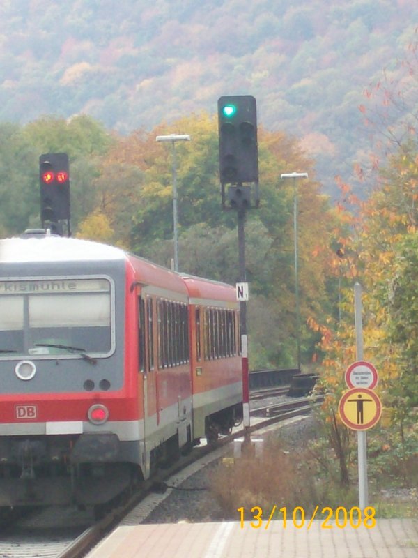 Ausfahrtssignal des Bahnhofs Kirn/Nahe in Stellung Hp1.Grade bei der Ausfahrt die BR 628(RB 23316 nach Trkismhle).