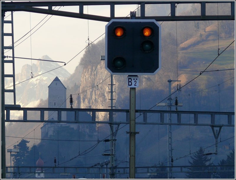 Ausfahrvorsignal mit Schloss Sargans. (29.01.2008)