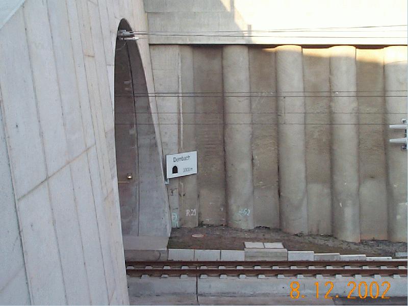 Ausgang des Dernbacher Tunnels an Km 87,2  bei Montabaur auf der NBS Kln - Rhein/Main. Dieser Tunnel fhrt mit ca. 1500 Meter durch das gebiet des ortes Elgendorf