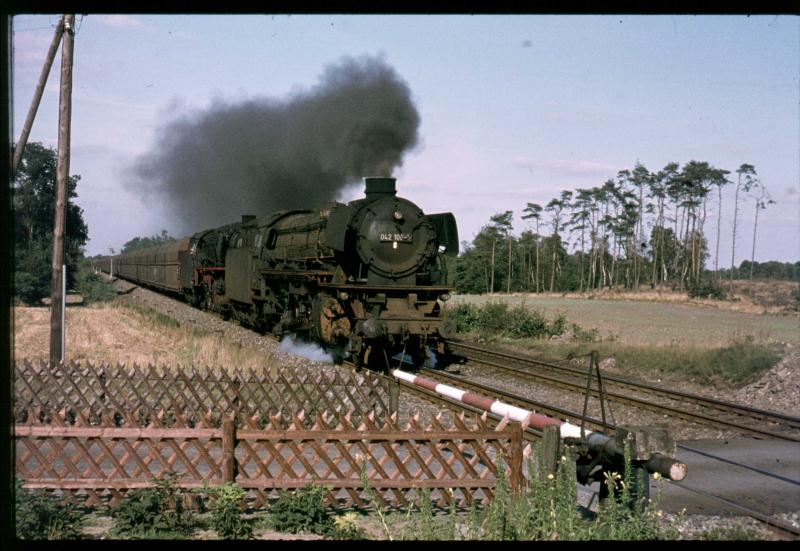 Ausnahmsweise leistet eine 41er Vorspanndienste vor dem legnderen 4000 Tonnen Erzzug in Richtung Rheine