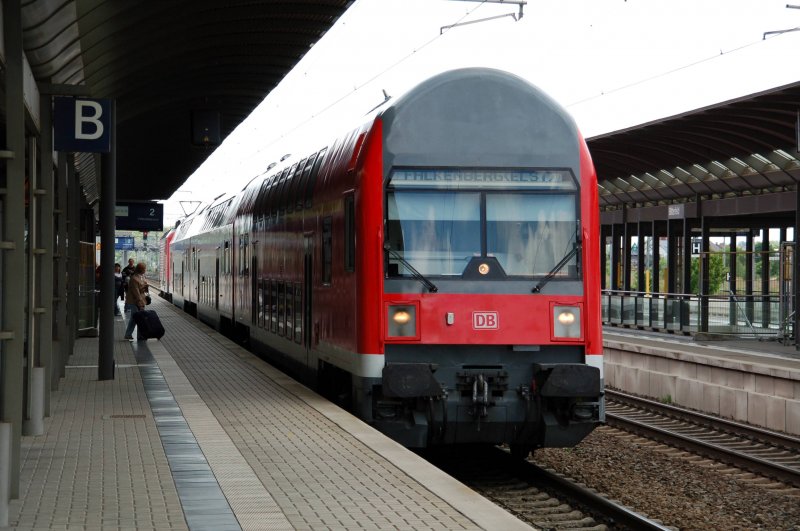 Auergewhnlicher Steuerwageneinsatz am 16.05.09 in Bitterfeld. Anstatt eines blichen Steuerwagen hing an dieser RB solch ein Steuerwagen. 