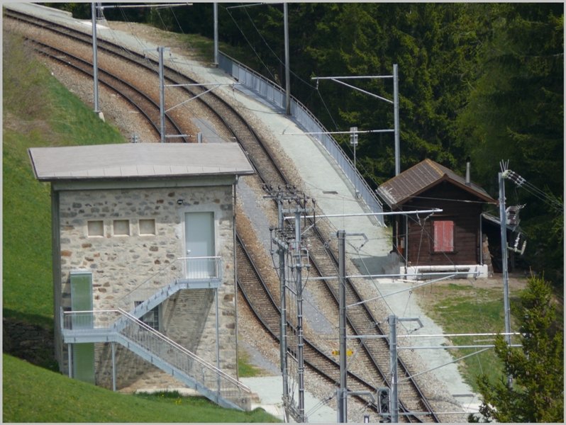Ausweichstelle Cadera auf der Berninalinie oberhalb Poschiavos. (06.05.2009)