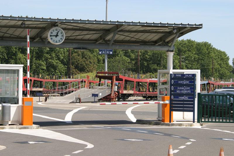 Auto-Verladebahnhof von Narbonne. Hier werden die Autotansportwagen der Autoreisezge be- und entladen. 04.08.2005