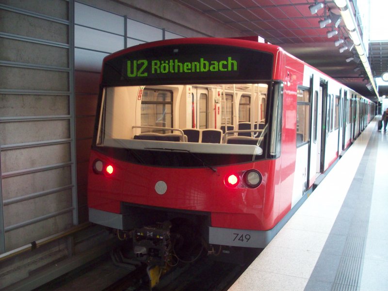 Automatische U-Bahn Linie 2 am Flughafen.(17.10.09)