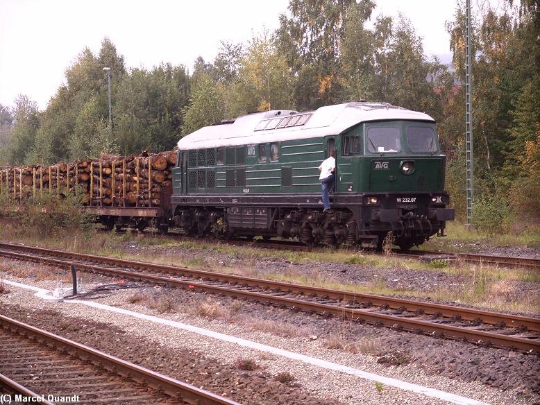 AVG W 232.07 steht nach dem Wendeman�ver in Ottbergen.Der Lokf�hrer wollte auch ein Bild seines Prachtst�ckes haben.
Nach der Ausfahrt des Zuges hat man die Motorger�usche noch Minuten lang geh�rt.Aufnahmedatum:26.9.2007