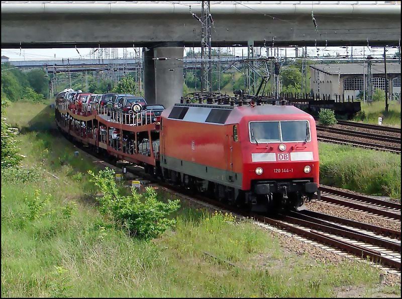 AZ1436 gezogen von der 120 144-1. Aus Mukran kommend, zur Weiterfahrt nach Dortmund Hbf. (Stralsund am 24.06.06) 
