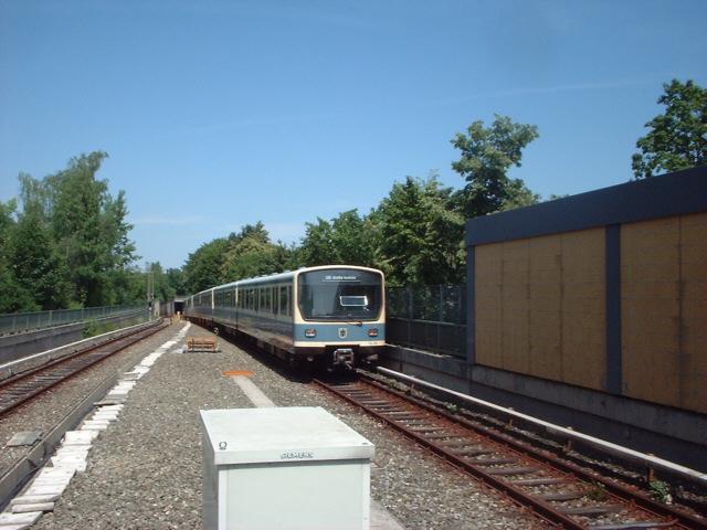 B-Wagen-Prototyp 496 ist am 17.07.04 auf der U6 unterwegs.