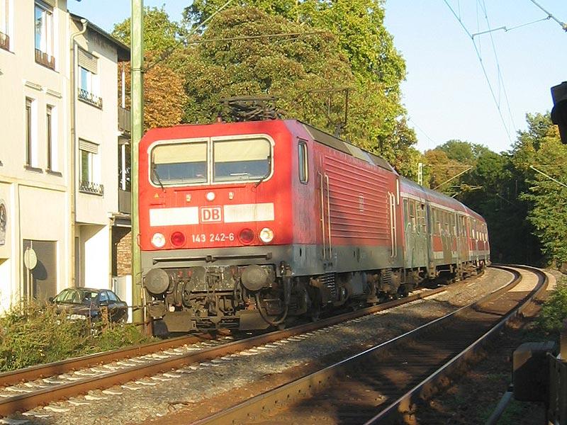 <b>143 242</b> am 12.10.2003 in Rdesheim/Rhein.