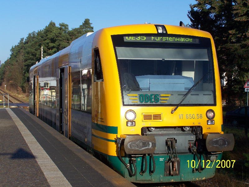 Bad Saarow Bahnhof  steht Zug der Line OE35 zur ab fahrt  nach Frstenwalde/Spree bereit
Aufgenommen am 10 Dezember 07
