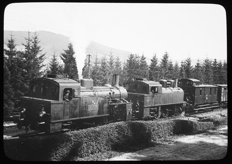 Badische Staatsbahn Zahnradlok IXb. 
Das Bild entstand zwischen 1910 und 1919. Die IXb wurde im Hllental/Sdschwarzwald zwischen Hirschsprung und Hinterzarten auf der dortigen Zahnradstrecke eingesetzt. 
Das Original-Glasnegativ befindet sich im Besitz von H. Mark. 
