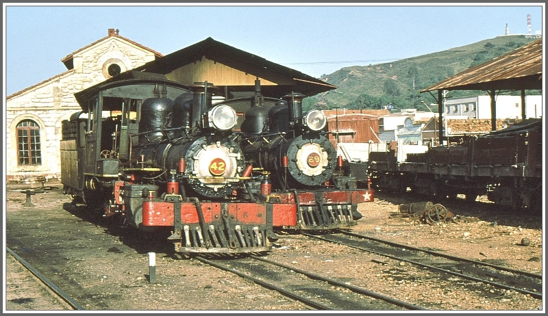 Bahnbetriebswerk RFFSA SR-2 in Sao Joao del Rei.Lok 42 und 69. (Archiv 03/1979)