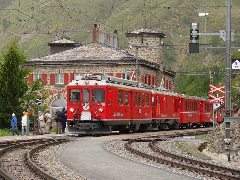 Bahnhof Alp Grm - Triebwagen ABe 4/4 48 + Elektro/diesellok Gem 4/4 802 - 23/06/2009