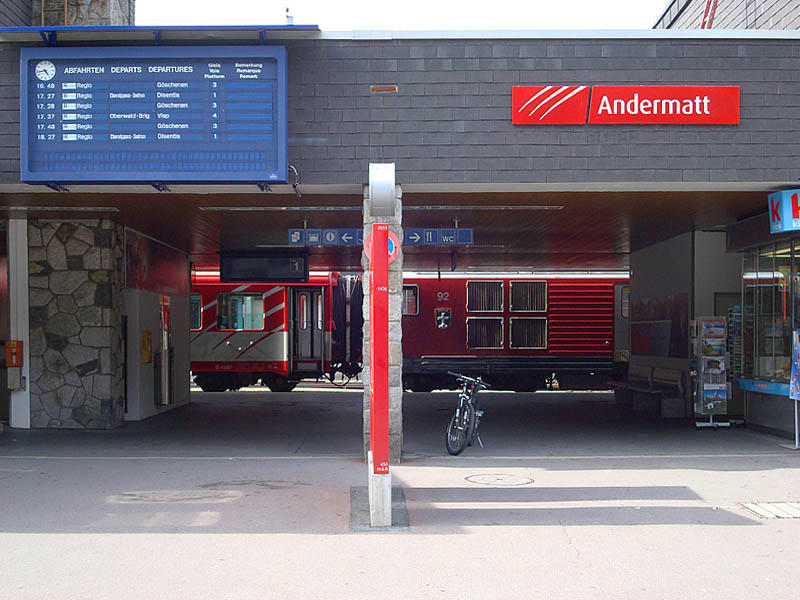 Bahnhof Andermatt ist bereit frs Bahnbildertreffen, 16. Aug. 2009