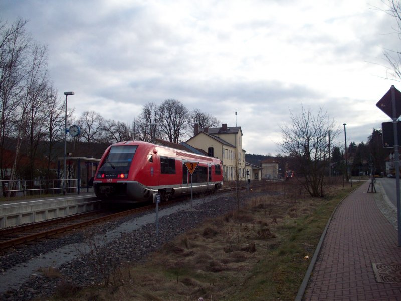 Bahnhof Bad Berka, Zug im Vordergrund nach Kranichfeld, im Hintergrund wartet der Zug nach Weimar.10.02.08 