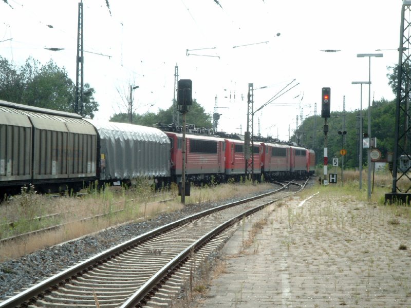 Bahnhof Bad Kleinen; BR 189 033-4 mit 4 anderen Ellok´s und einem Gterzug am Haken auf der Fahrt Richtung Schwerin (05.08.2006)