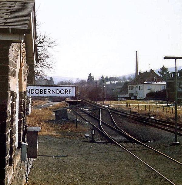 Bahnhof Brandoberdorf - Ausfahrtrichtung Grvenwiesbach, 1. Hlfte der 1980iger Jahre.