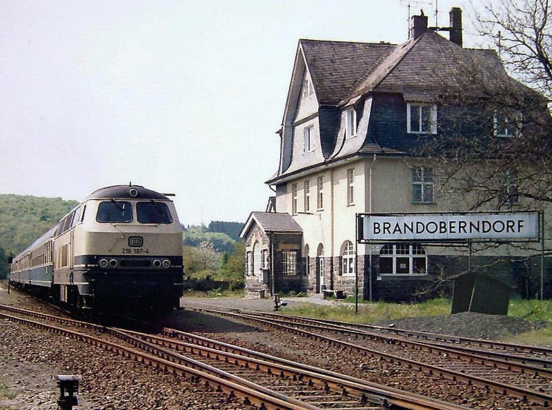 Bahnhof Brandoberndorf - Ausfahrt frei Richtung Hasselborn/Grvenwiesbach, 1. Hlfte der 1980iger Jahre.