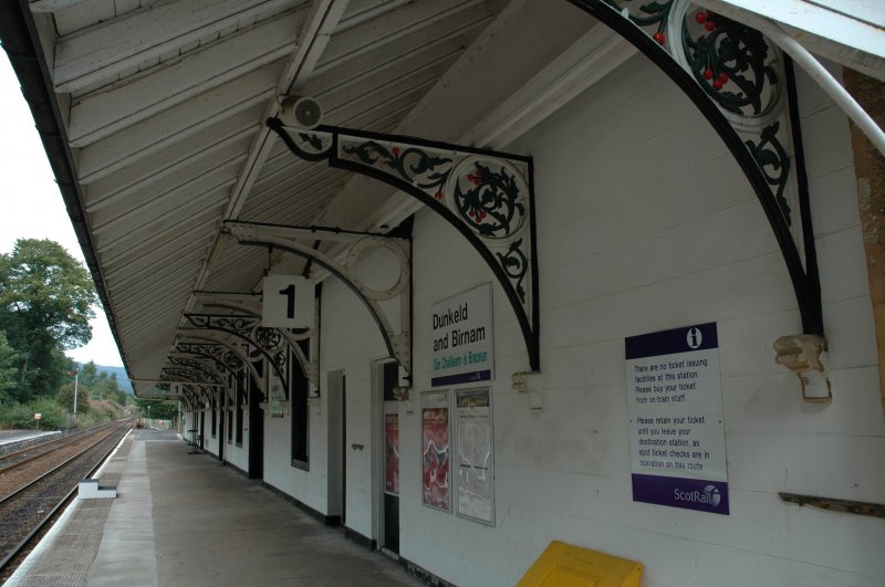 Bahnhof Dunkeld and Birnam, Schottland, aufgenommen am 3.9.2005. Detail an der Gleisseite.