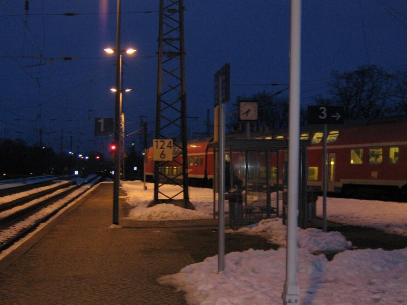 Bahnhof Elsterwerda Biehla bei Nacht
Rechts im Bild RB aus Elsterwerda.