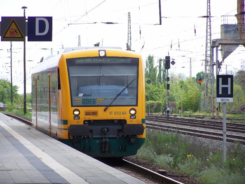 Bahnhof Frankfurt/oder fhrt die OE 36 von Berlin Schneweide ein
Aufgenommen am 4 Mai 2008
