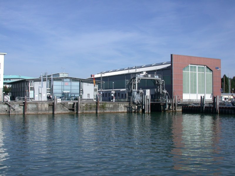 Bahnhof Friedrichshafen Hafen neben dem Fhranleger. (09.10.2006)
