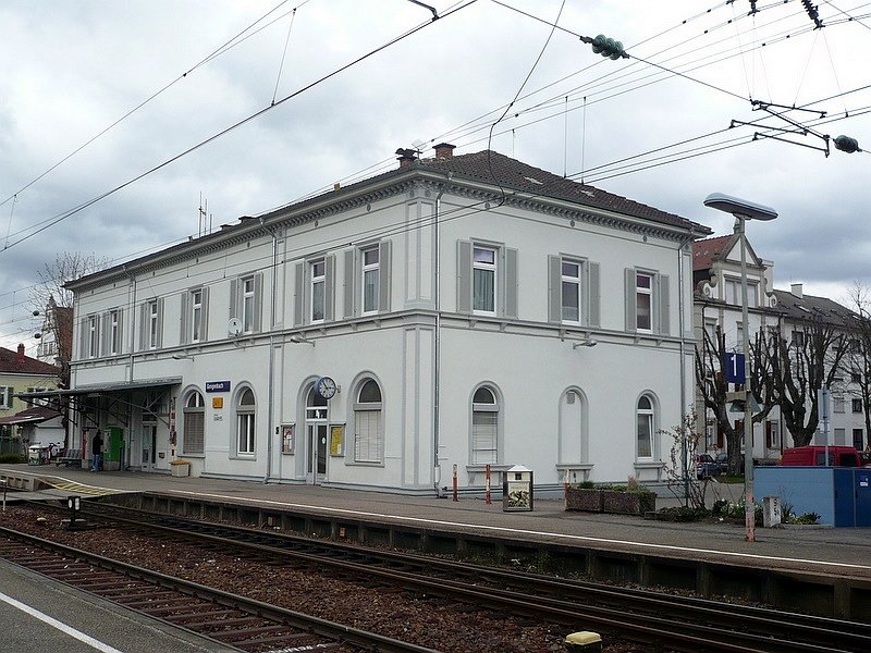 Bahnhof Gengenbach an der Schwarzwaldbahn Offenburg - Singen, aufgenommen am 27.03.2008