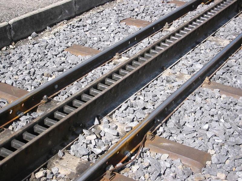 Bahnhof Grindelwald im Juli 2003. Im Bild die 800mm-Zahnrad-Gleise der Wengernalpbahn. 