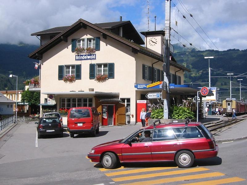 Bahnhof Grindelwald im Juli 2003. Wie man hier sehen kann handelt es sich um einen Endbahnhof.