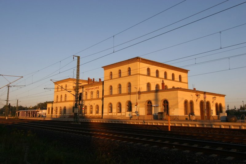 Bahnhof Hagenow Land im Sonnenaufgang Berliner Seite 10/2006