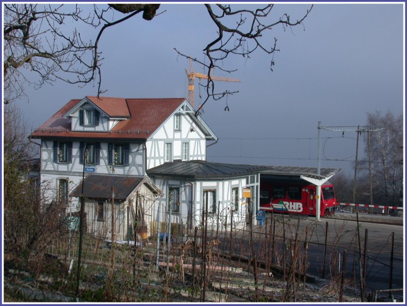 Bahnhof Heiden der RHB auf 800m .M.. Im Hintergrund wr ohne Nebel der Bodensee und das deutsche Ufer zu sehen. (23.12.2006)