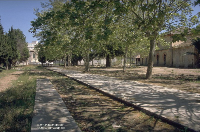 Bahnhof Manacor in den 1980er Jahren.Seit 2003 fahren von hier aus wieder Z�ge nach Palma.Die Strecke ging bis 1977 weiter nach Arta.Sie soll wieder reaktiviert werden.(Archiv P.Walter)