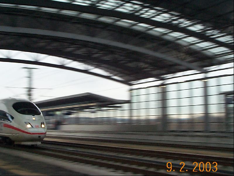 Bahnhof Montabaur ein ICE 3 auf der durchfahrt mit 300 Km/h in richtung Kln