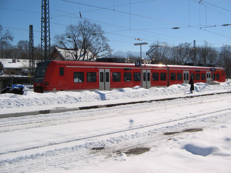 Bahnhof Murnau:RB von Murnau nach Oberammergau im Gleis 1