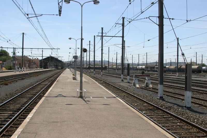Bahnhof von Narbonne. Dieses Mal von der anderen Seite. Hier sieht man deutlich die Gre des Gelndes. 04.08.2005
