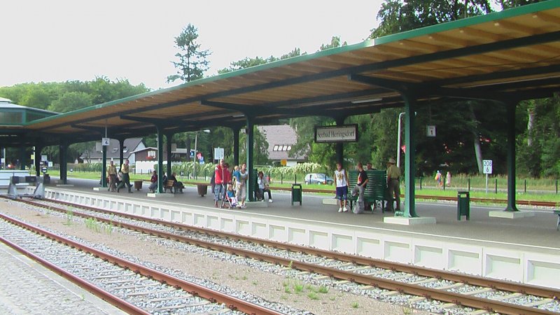 Bahnhof Seebad Heringsdorf. Von hier fhrt die UBB einmal nach Ahlbeck und sogar noch weiter nach Polen (ca. 3 km) und aufs Festland nach Wolgast, Zssow und Stralsund.
