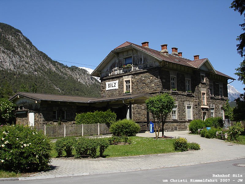 Bahnhof Silz an der Arlbergbahn. Um Christi Himmelfahrt 2007 kHds