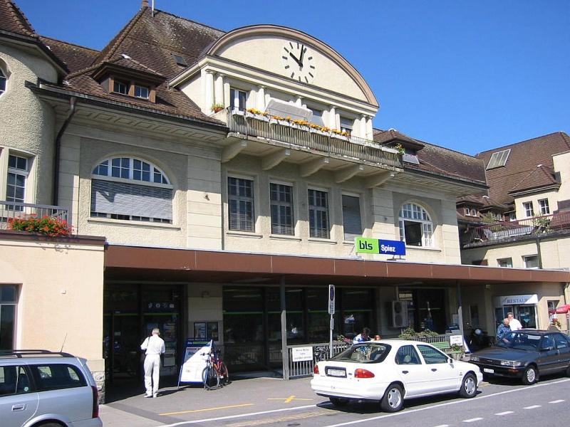 Bahnhof Spiez im Juli 2003.