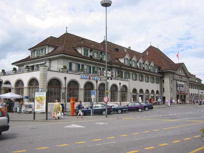Bahnhof Thun im Juli 2003.