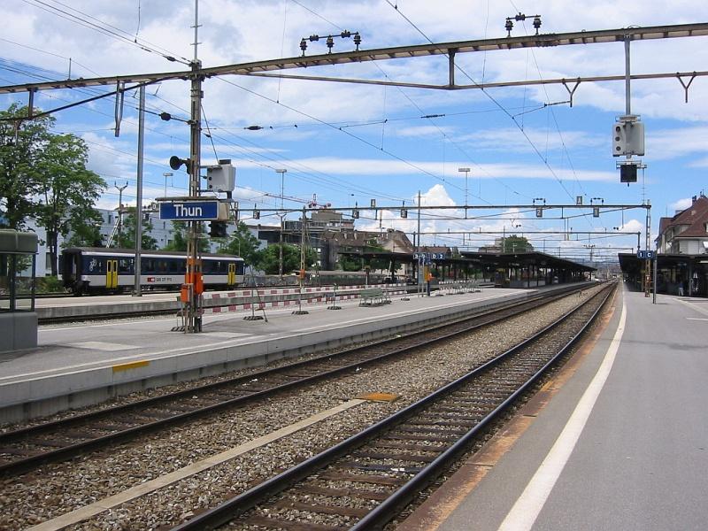 Bahnhof Thun im Juli 2003.