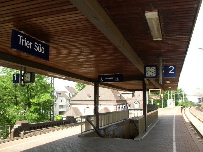Bahnhof Trier S�d am 11.06.07!!! Links Gleis 1 richtung Luxembourg, Saarbr�cken, Metz; und rechts Gleis 2 richtung Trier Hbf, Kolbenz, K�ln.