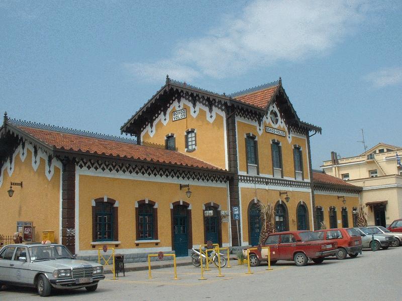 Bahnhof Volos, Endstation der Strecke Larrissa - Volos, sie zweigt von der Strecke Athen - Thessalonili ab.